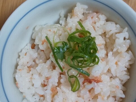 ゴマ油香る♪梅鮭混ぜご飯